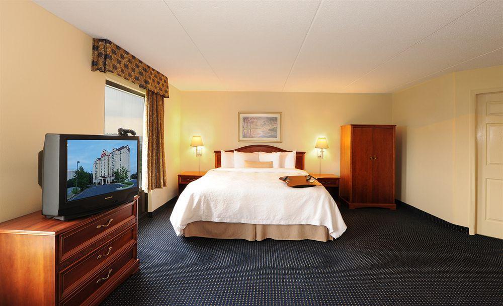 Hampton Inn & Suites Atlanta-Galleria Smyrna Exteriör bild