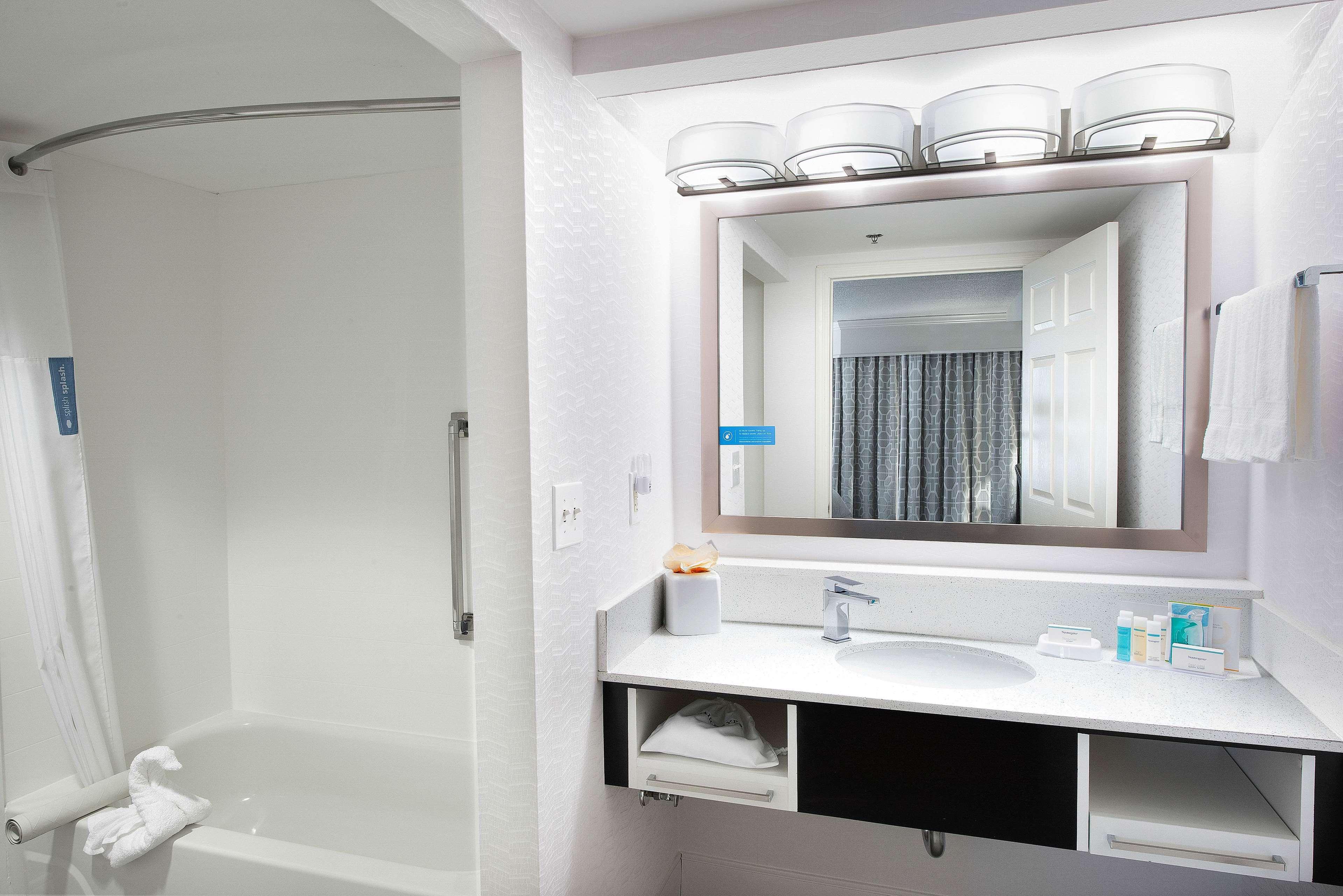 Hampton Inn & Suites Atlanta-Galleria Smyrna Exteriör bild