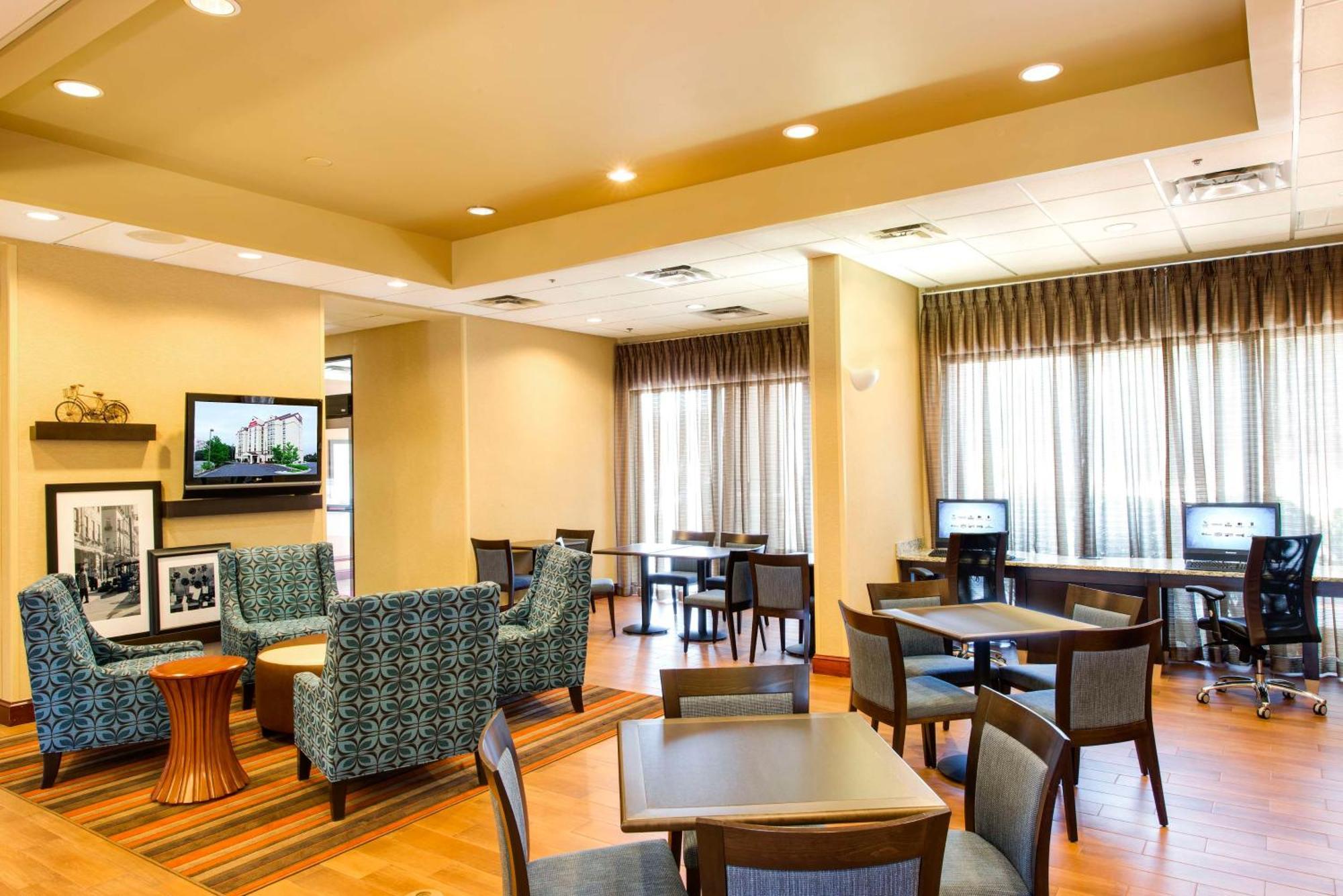 Hampton Inn & Suites Atlanta-Galleria Smyrna Exteriör bild