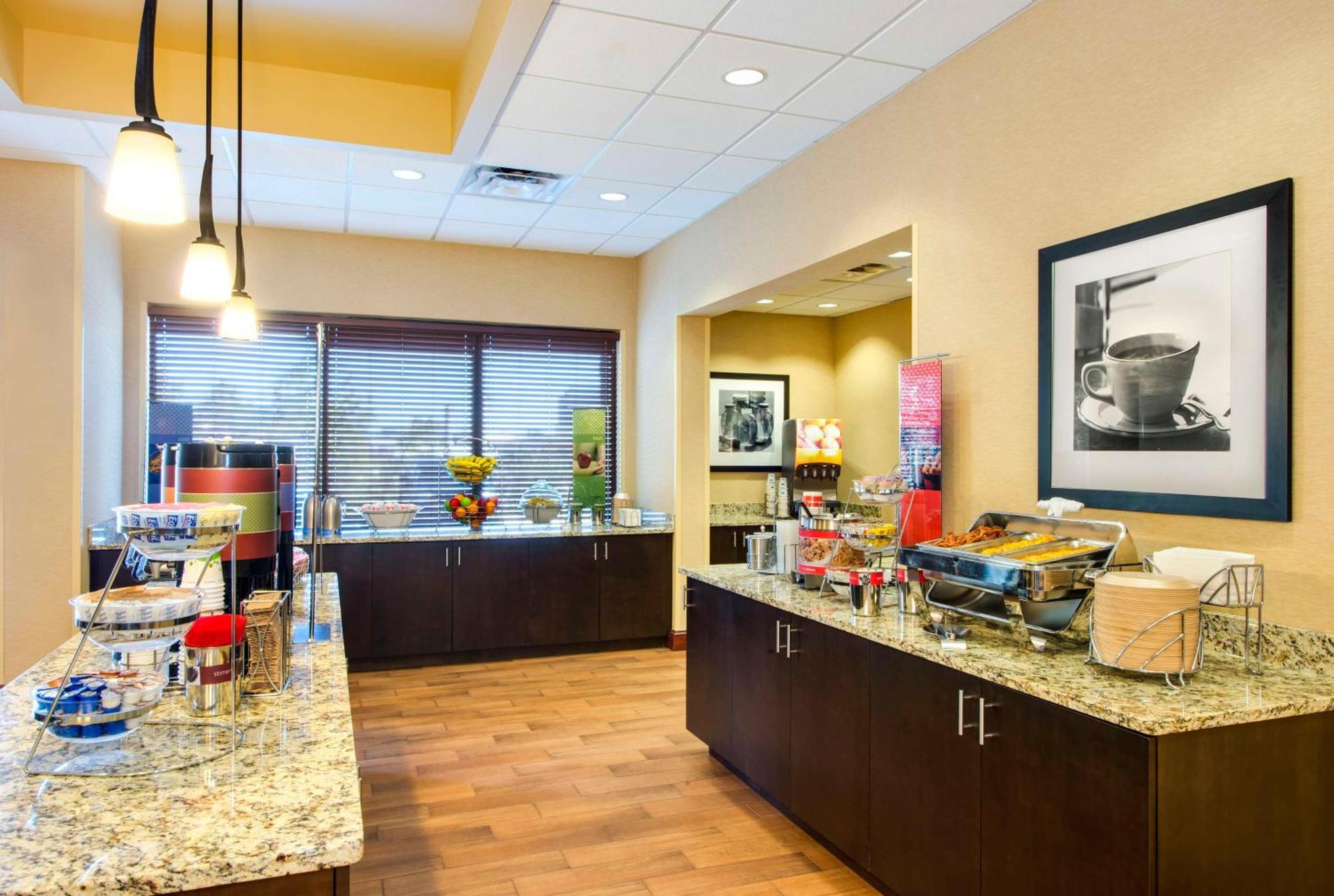 Hampton Inn & Suites Atlanta-Galleria Smyrna Exteriör bild