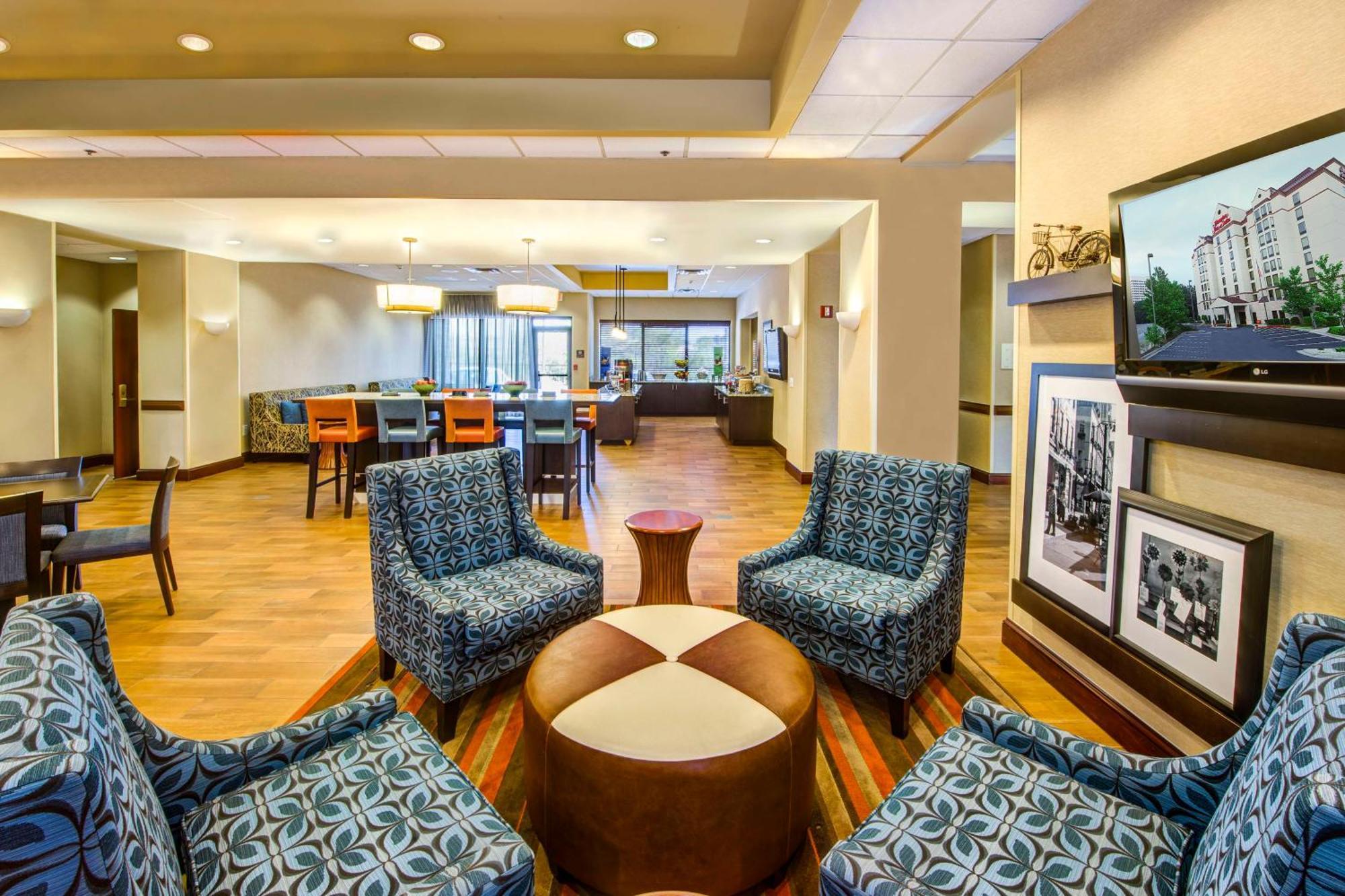 Hampton Inn & Suites Atlanta-Galleria Smyrna Exteriör bild